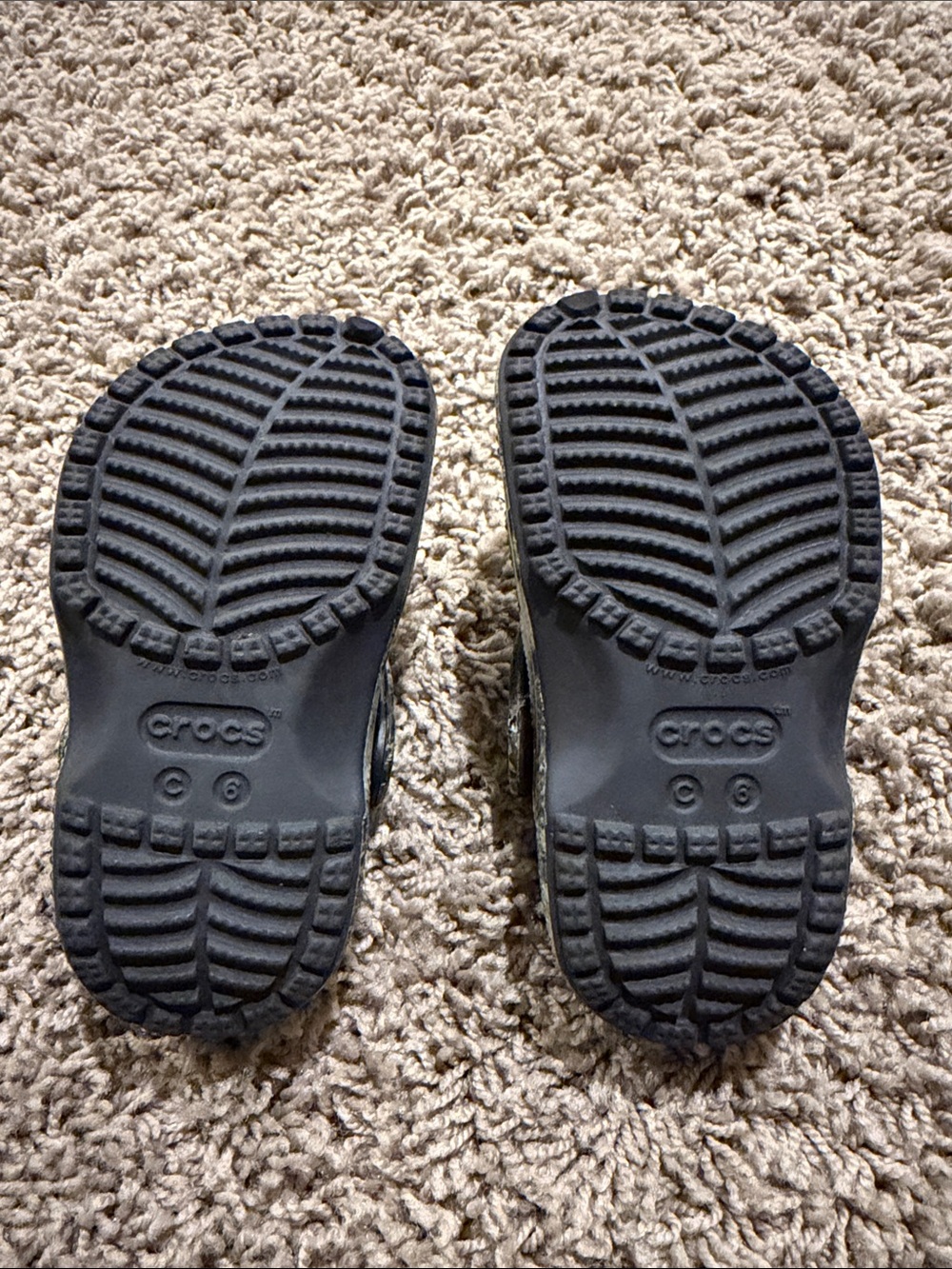 CROCS Kids' Green Camo Classic Clog - Picture 3 of 3